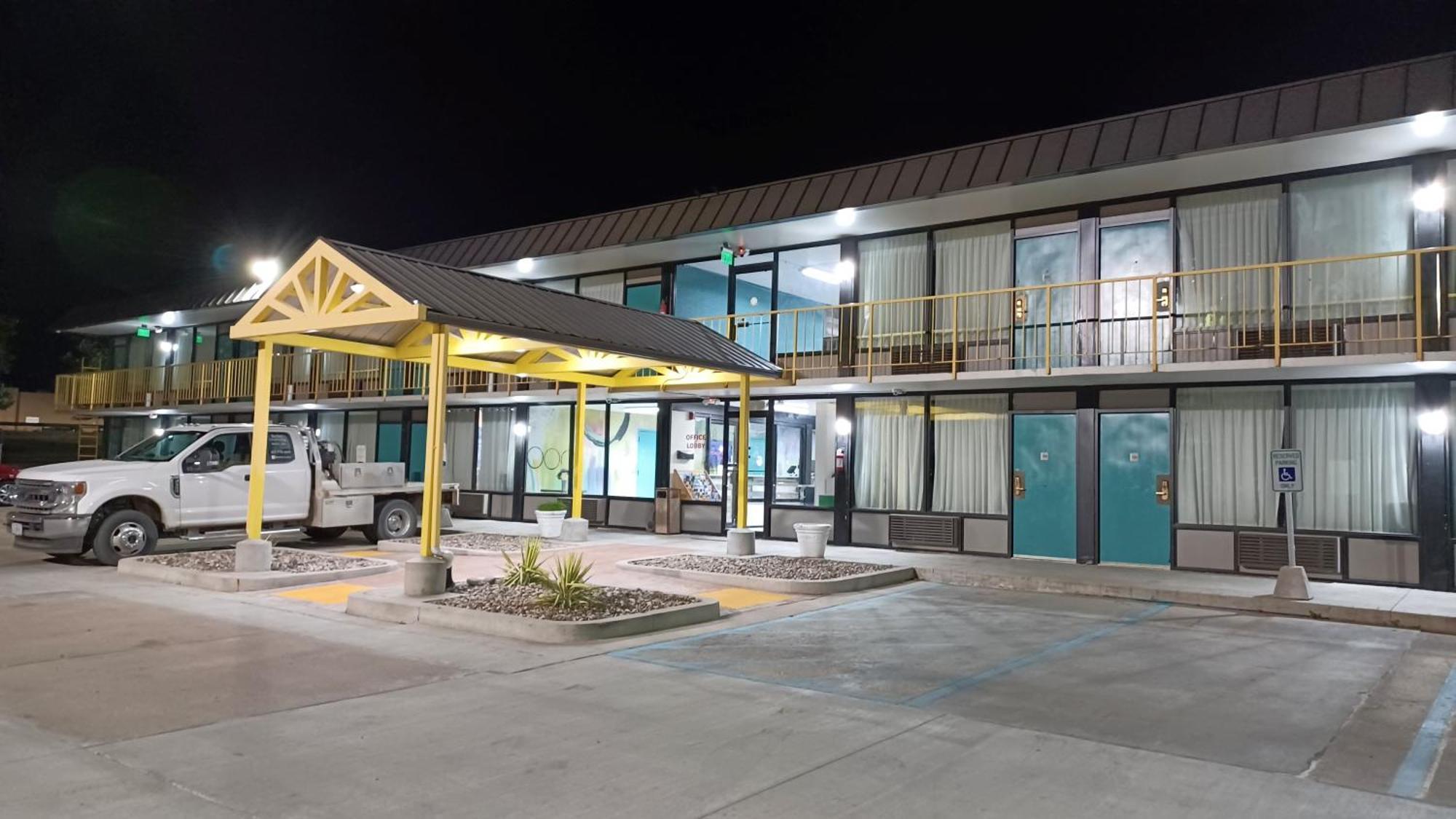 Econo Lodge Oak Grove-Blue Springs Exteriör bild